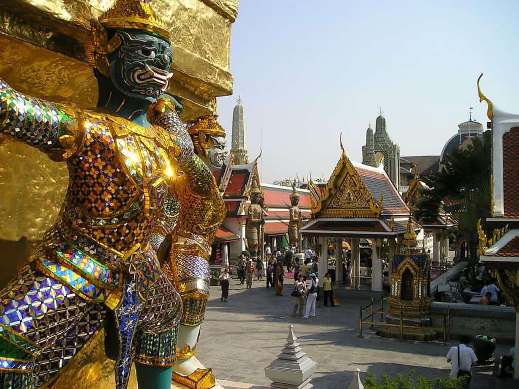 Bangkok 4 day itinerary - grand palace Bangkok image of golden figure on side of building